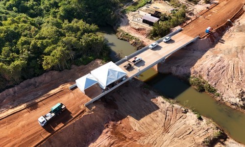 Governo de Goiás entrega ponte sobre o Ribeirão Água Parada, na GO-341