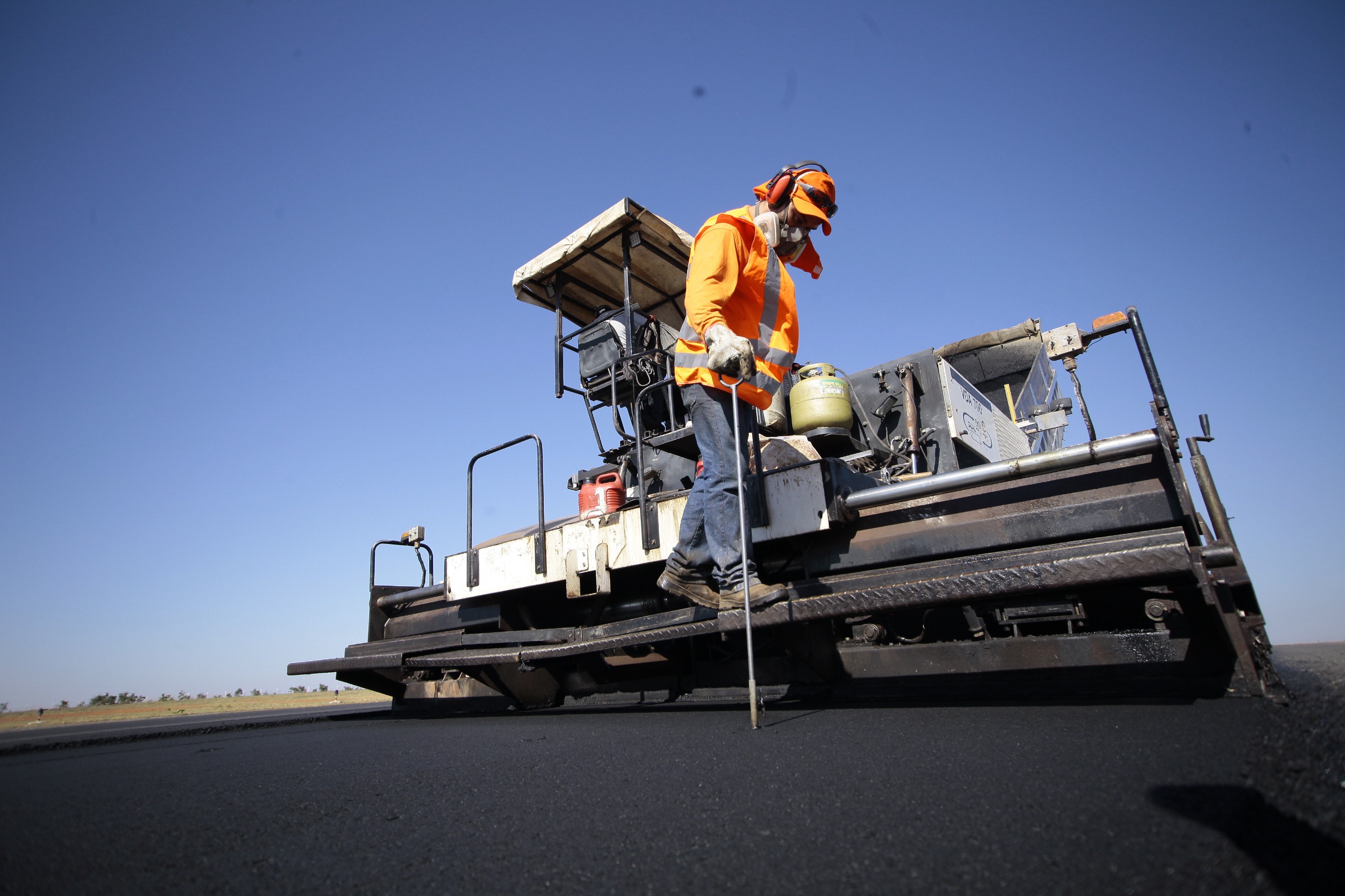 Governo de Goiás expande frentes de trabalho nas rodovias em 2026