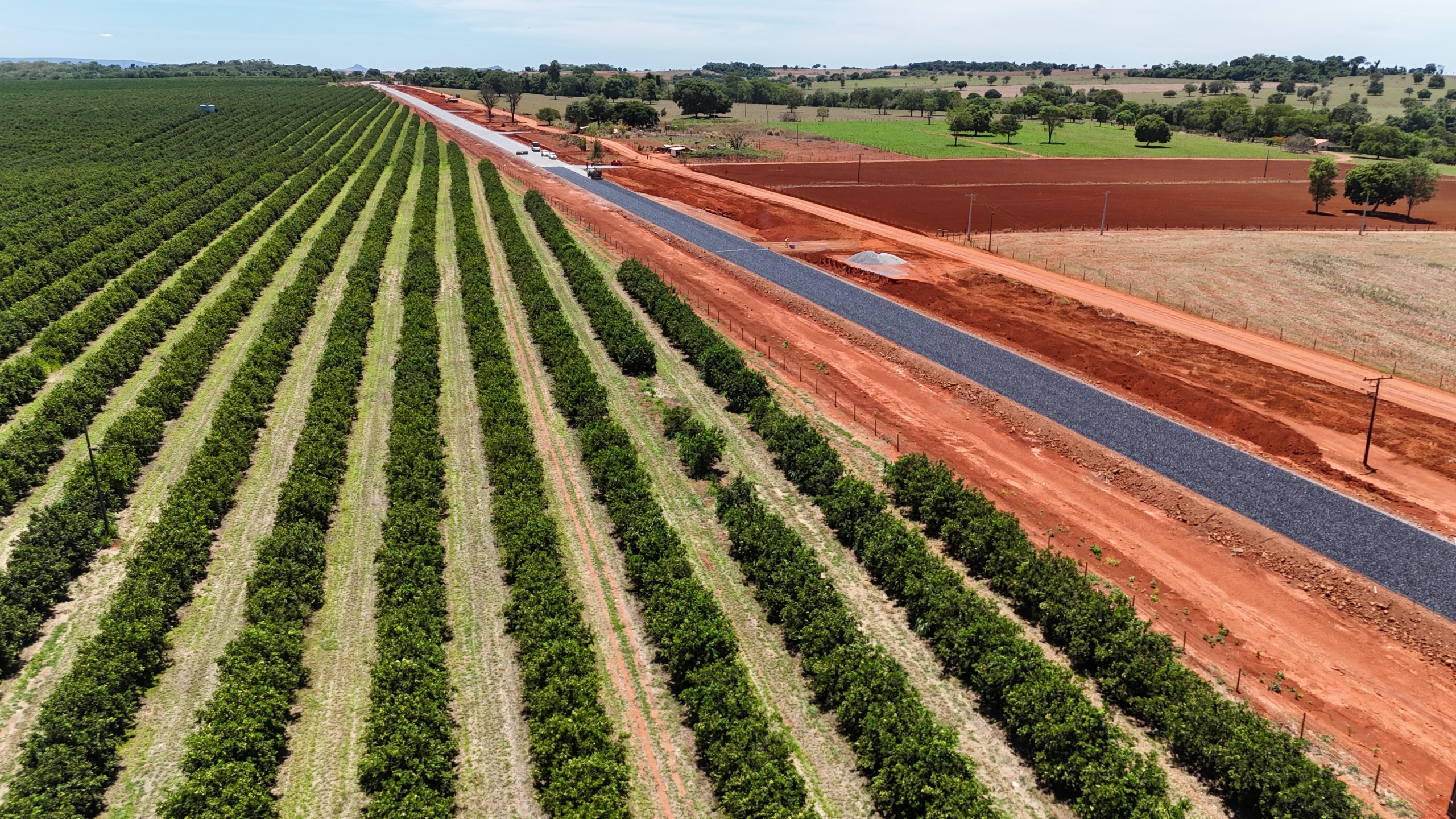 Obras de pavimentação da GO-050 chegam a 43% de avanço físico