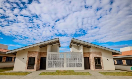 Caiado entrega primeira etapa do Centro da Pessoa Idosa Maria Xavier Caiado