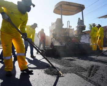 Governo de Goiás reforça infraestrutura de 126 municípios com investimento de R$ 165 milhões em asfalto de ruas e avenidas
