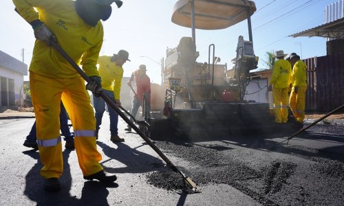 Governo de Goiás reforça infraestrutura de 126 municípios com investimento de R$ 165 milhões em asfalto de ruas e avenidas