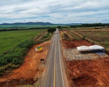 Governo de Goiás entrega pavimentação da GO-230 em Vila Propício