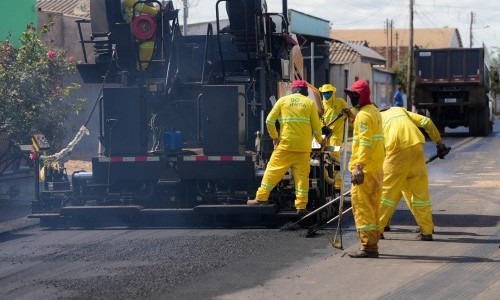 Governador vistoria obras de conservação asfáltica nos municípios do Entorno